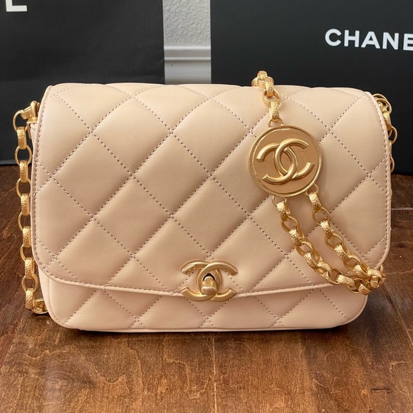 Lucydesignerbags - Chanel 2020 autumn/winter gold coin flap bag #chanel2020  #chanelflapbag #chanelgoldcoin #goldcoin